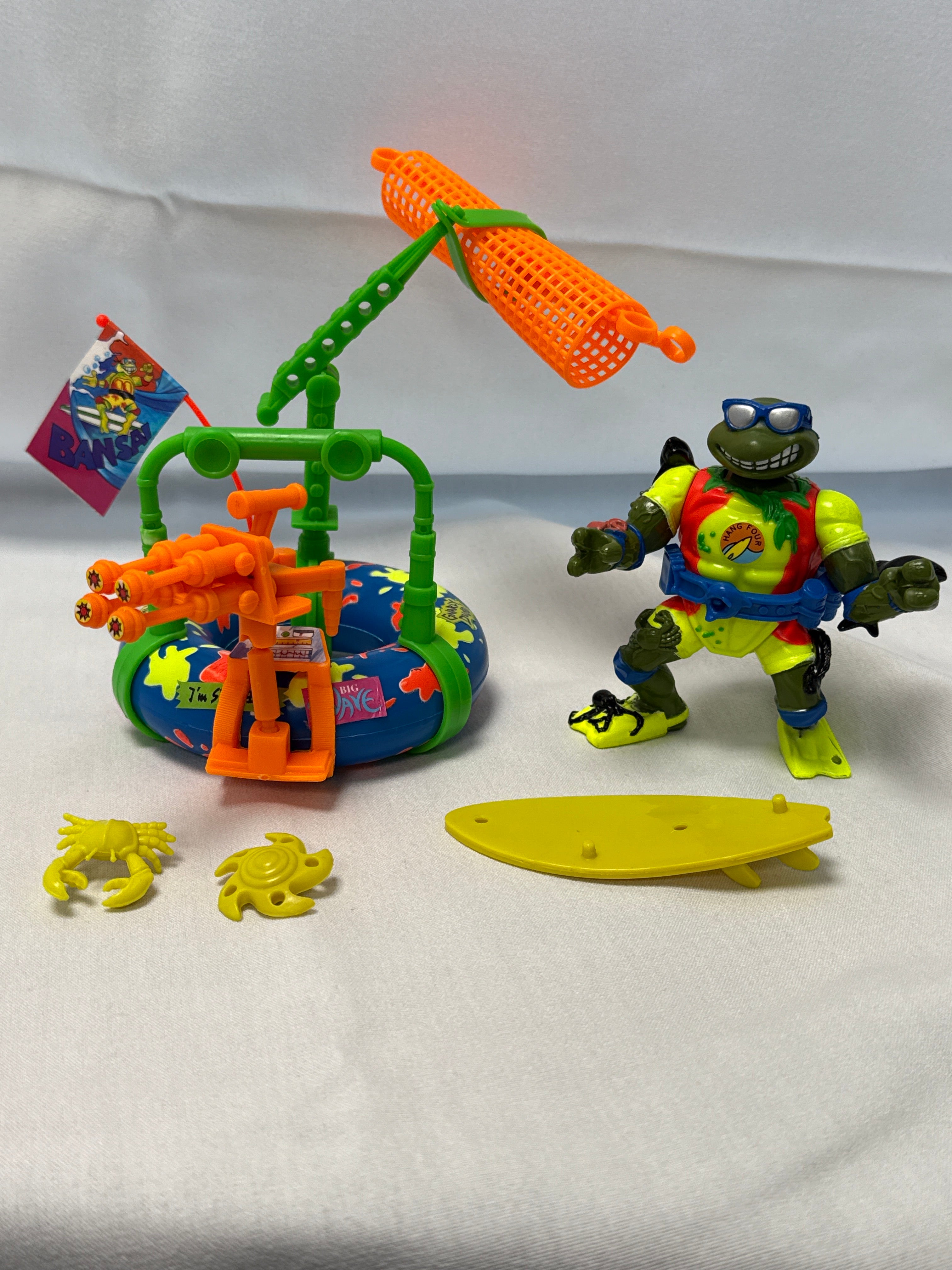 Teenage Mutant Ninja Turtles: Surfin’ Ninja- Surfer Leo w/ Mondo Mutant Surfer Tube.