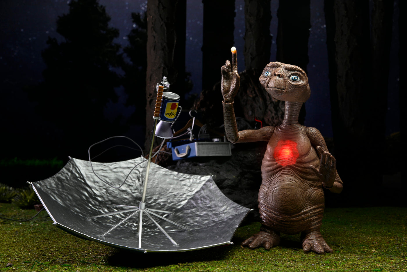 Neca E.T Deluxe Ultimate figure